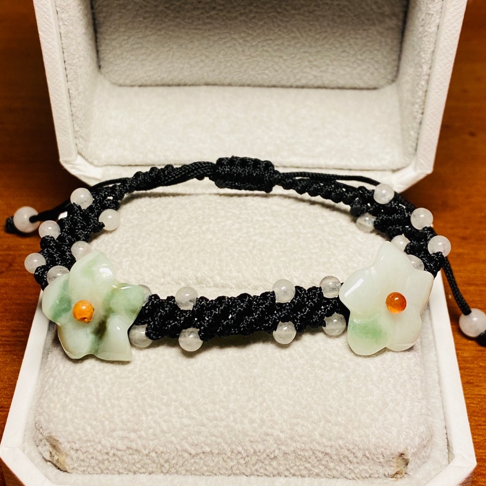 Hand carved and knitted jade bracelet